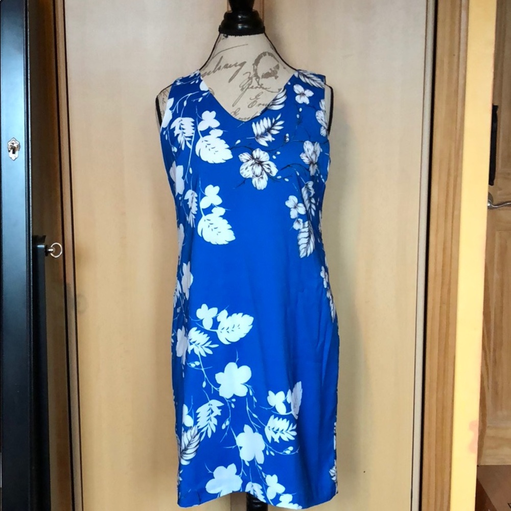 Vince Camuto size 6 blue dress with white flowers